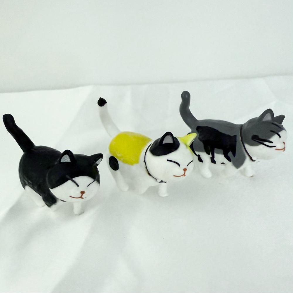 Collectible Traditional Delicate Painted Resin Cat Figurine Trio